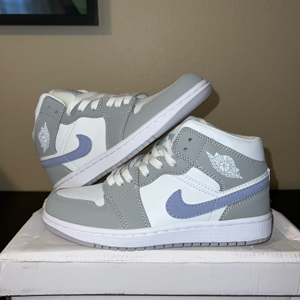 Jordan 1 Mid Wolf Grey, Women’s Size 7